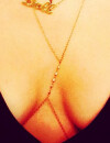 Cette paire de seins appartient à... Miley Cyrus