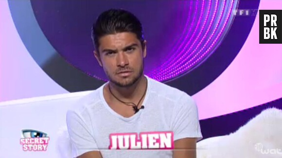 Secret Story 7 : Julien veut choper Emilie dans la Maison des secrets.