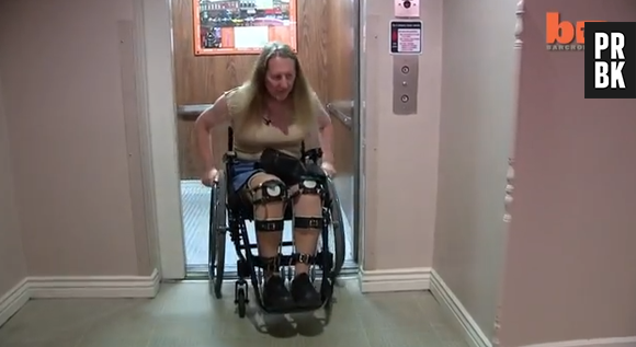 Une femme veut perdre l'usage de ses jambes
