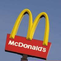 McDonald's : faute de McDrive, elle rentre dans le Mcdo... avec son cheval