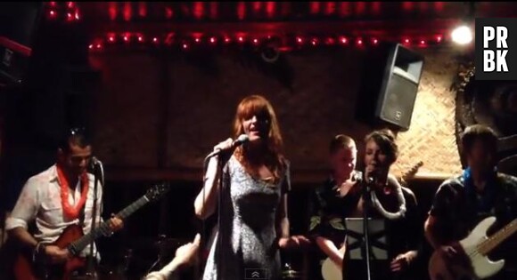 Ivre, Florence Welch de Florence and the Machine reprend "Get Lucky".