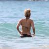 Shakira en string à la plage avec Gerard Piqué