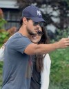 Taylor Lautner et Marie Avgeropoulos se prennent en photo, le 29 juillet 2013 à NY
