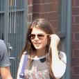 Taylor Lautner et Marie Avgeropoulos en couple : balade romantique à NY, le 29 juillet 2013