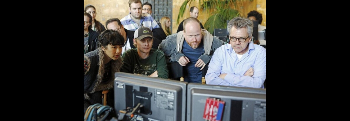 Photo : Agents of SHIELD saison 1 : Joss Whedon sur le tournage - PureBreak