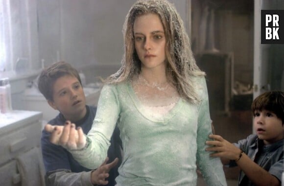Josh Hutcherson (à gauche) avec Kristen Stewart dans le film Zathura