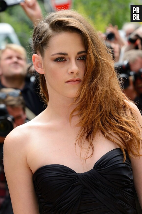 Kristen Stewart : pas très expressive à la Fashion Week de Paris en juillet 2013