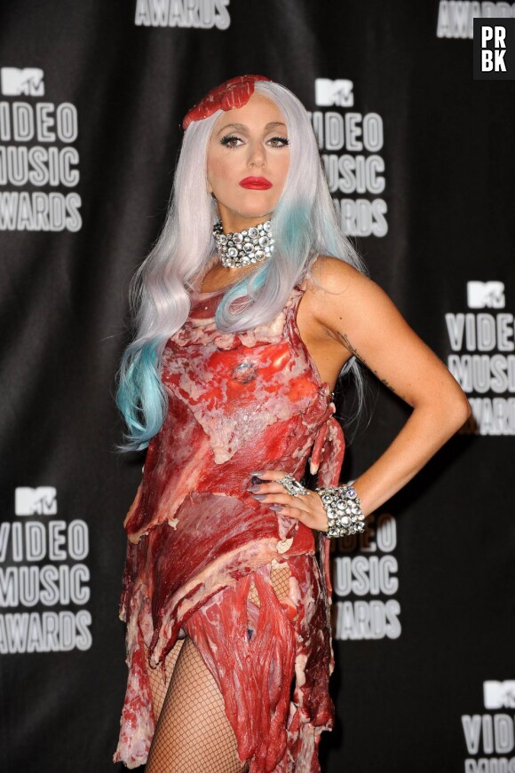 Lady Gaga dans sa robe en viande aux MTV Video Music Awards 2010