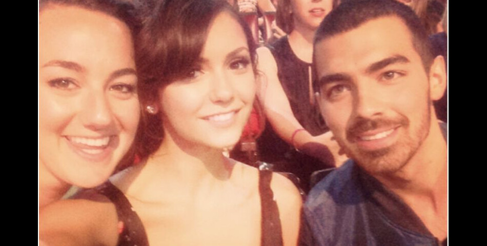 Nina Dobrev et Joe Jonas : photo-souvenir des Teen Choice Awards 2013