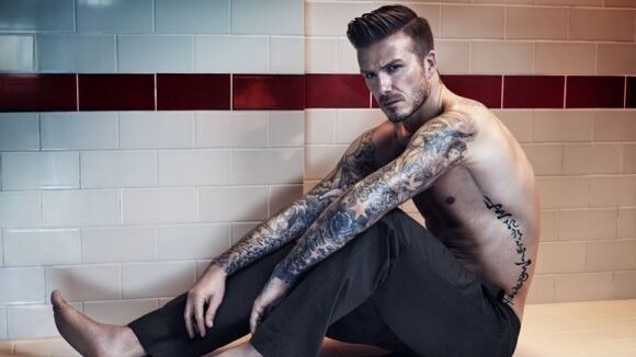 David Beckham : (presque) tout nu et tout tatoué pour H&M