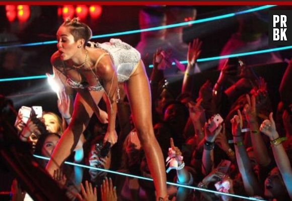 Miley Cyrus : son show aux MTV VMA 2013 choque Twitter