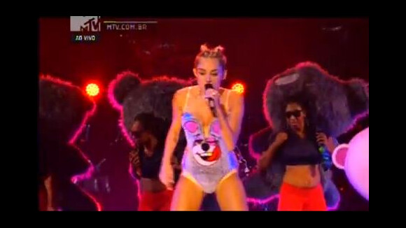 Miley Cyrus aux MTV VMA 2013 : son show "porno" enflamme le web