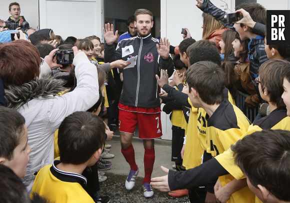 M. Pokora, ici footballeur avec le Variétés Club de France
