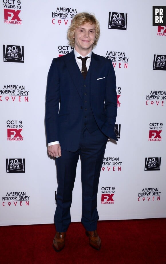 Evan Peters à l'avant-première d'American Horror Story saison 3 le 6 octobre 2013 à Los Angeles