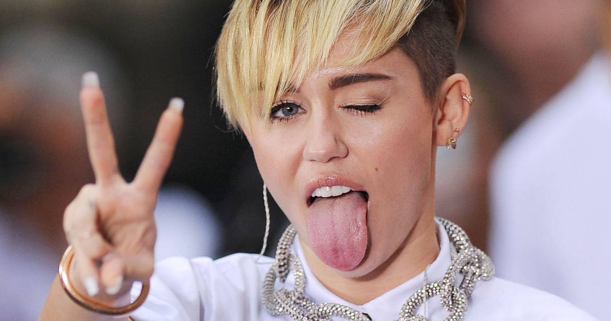 Miley Cyrus fait (encore) le show en culotte.
