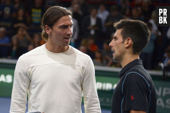 Zlatan Ibrahimovic joue au tennis avec Novak Djokovic aux Masters 100 de Paris-Bercy le 2 novembre 2013