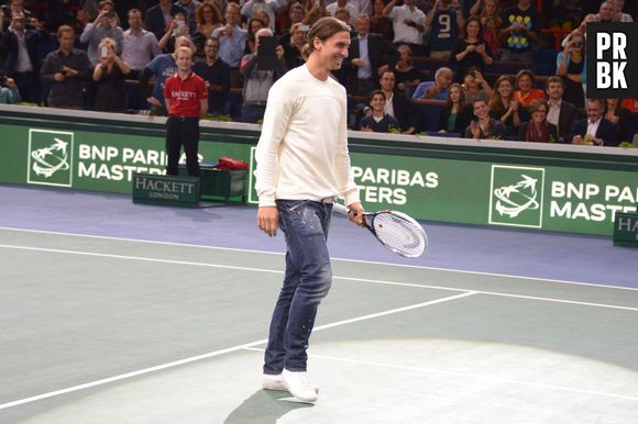 Zlatan Ibrahimovic joue au tennis avec Novak Djokovic aux Masters 100 de Paris-Bercy le 2 novembre 2013