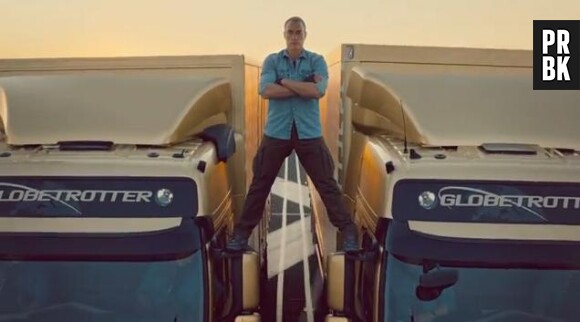 Jean-Claude Van Damme en grand écart entre deux camions pour Volvo
