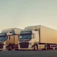 Jean-Claude Van Damme en grand écart entre deux camions pour Volvo