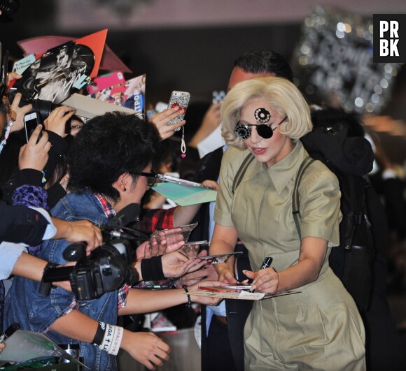 Lady Gaga proche de ses fans au Japon, le 26 novembre 2013