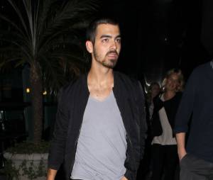 Joe Jonas : l'ex Jonas Brother a fumé son premier joint avec Miley Cyrus