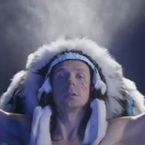 Martin Solveig : Blow, le clip dansant avec Yann Barthès et Perez Hilton