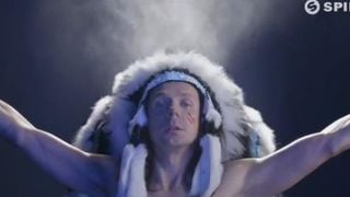 Martin Solveig : Blow, le clip dansant avec Yann Barthès et Perez Hilton