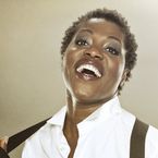 Claudia Tagbo complètement "crazy" dans son nouveau show