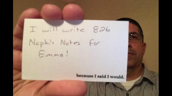 [PHOTOS] Mourant, un jeune papa écrit près de 800 notes pour rester connecté avec sa fille