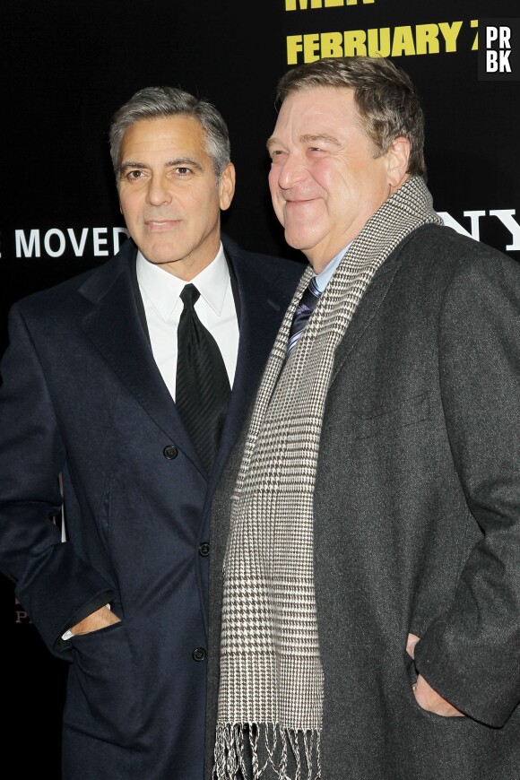 George Clooney et John Goodman sur el tapis rouge de The Monuments Men, le 4 février 2014 à New-York
