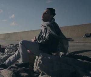 Alban Bartoli dévoile son nouveau clip : 'Une bouteille à la mer'