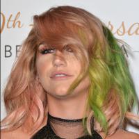 Kesha : retour sexy et souriant sur le tapis rouge après sa rehab