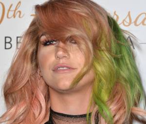 Kesha fait l'amour à la caméra au gala du 60ème anniversaire de l'association "The Humane Society of the United States", le 29 mars 2014