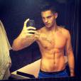 Baptiste Giabiconi : selfie torse-nu sexy
