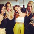 Rita Ora très décolletée aux côtés de Jessica Alba