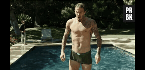 David Beckham sort de la piscine