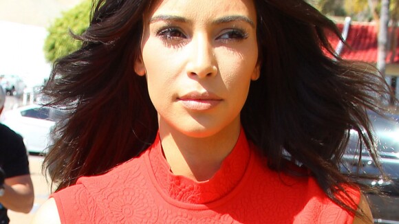 Kim Kardashian : un vent de Victoria Beckham pour sa robe de mariée ?