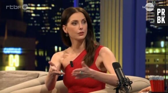 Frédérique Bel sans culotte dans le Dan Late Show