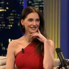 Frédérique Bel oublie sa culotte dans un talk-show belge