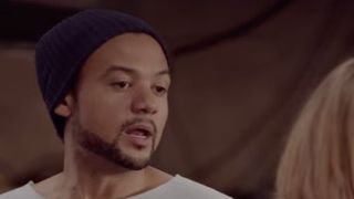 Fabrice Eboué prof de danse "ridicule" au cinéma pour Amelle Chahbi