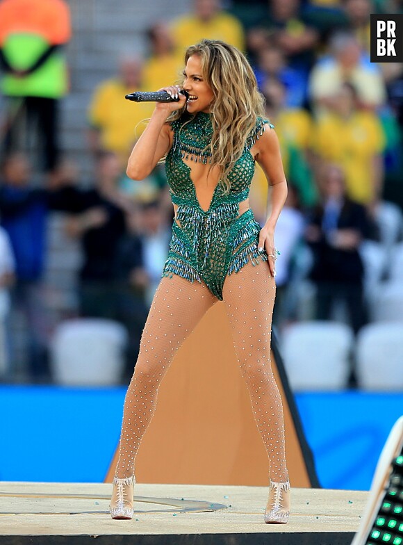 Coupe du Monde 2014 : Jennifer Lopez séduit les internautes avec sa tenue sexy lors de la cérémonie d'ouverture, le 12 juin 2014