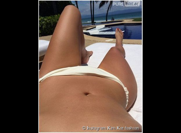 Kim Kardashian sexy en bikini pendant sa lune de miel