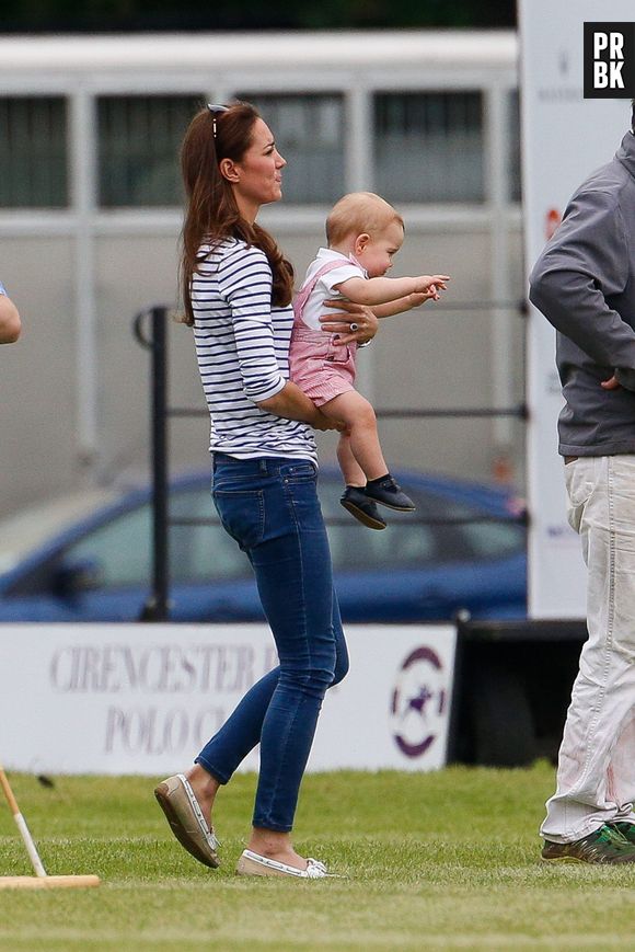 Kate Middleton : le Prince George fait ses premiers pas au match de polo du Prince William pour la fête des pères, le 15 juin 2014