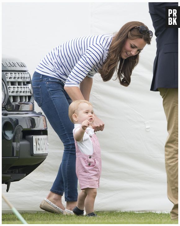 Kate Middleton : le Prince George fait ses premiers pas au match de polo du Prince William pour la fête des pères, le 15 juin 2014