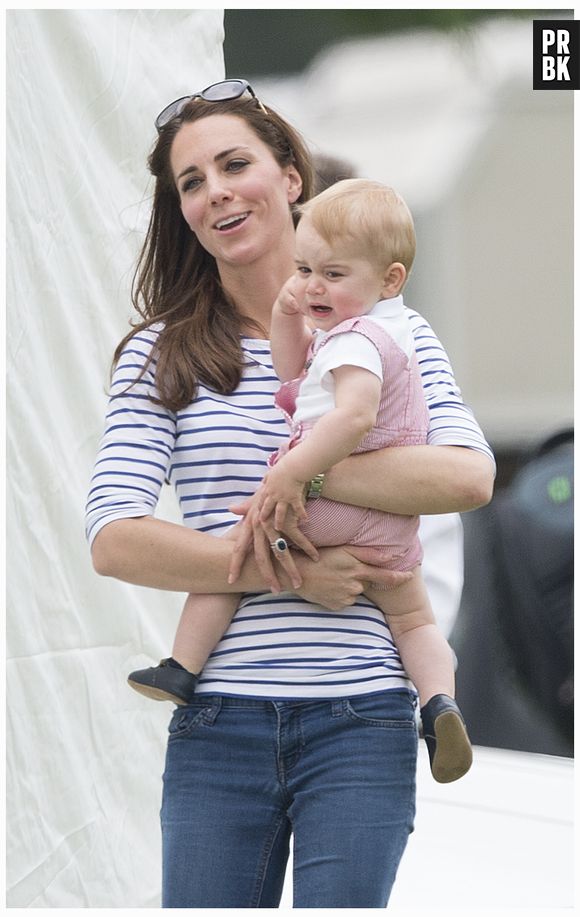 Kate Middleton : le Prince George fait ses premiers pas au match de polo du Prince William pour la fête des pères, le 15 juin 2014