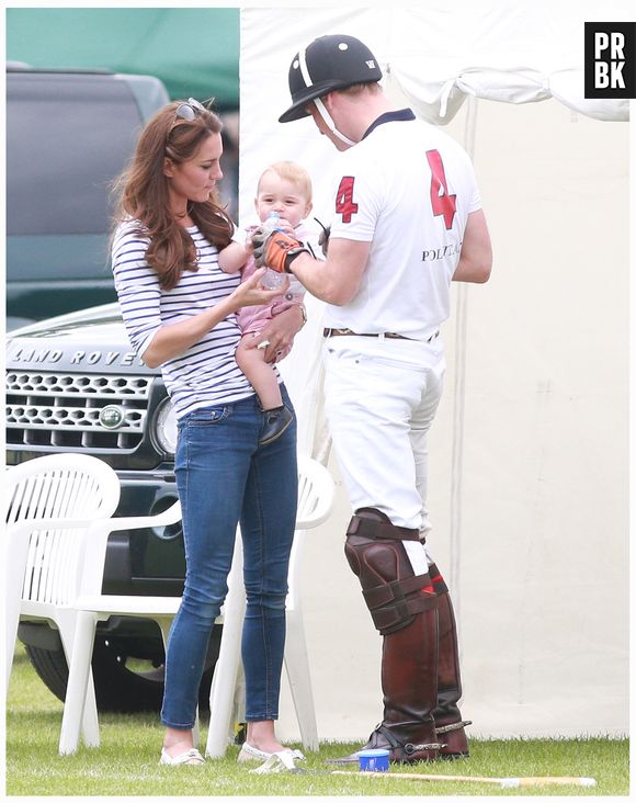 Kate Middleton : le Prince George fait ses premiers pas au match de polo du Prince William pour la fête des pères, le 15 juin 2014