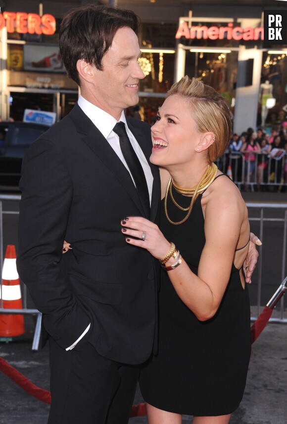 True Blood saison 7 : Anna Paquin et Stephen Moyer complices sur le tapis rouge, le 17 juin 2014 à Hollywood