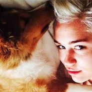 Miley Cyrus retrouve le bonheur grâce à Emu, son nouveau chien