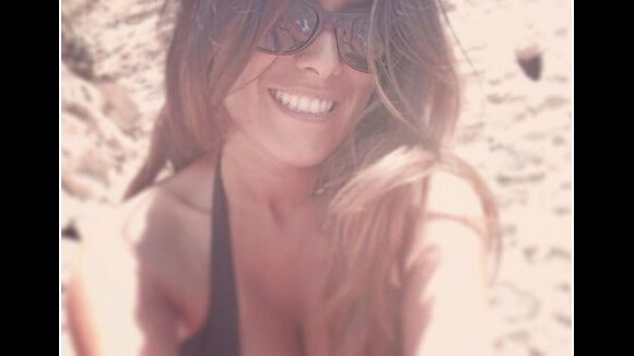Karine Ferri dévoile ses photos de vacances sexy sur Twitter