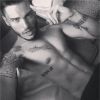 Baptiste Giabiconi pose torse-nu sur Instagram